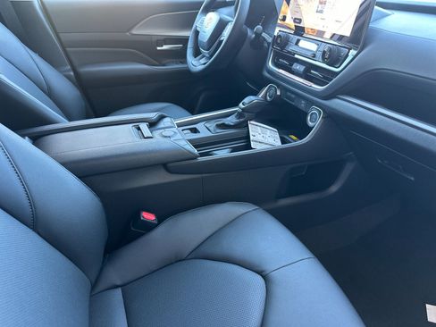 New 2026 Toyota Grand Highlander XLE image 16