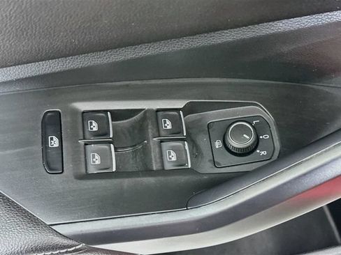 Certified 2023 Volkswagen Jetta SE w/ Panoramic Sunroof Package FWD image 16