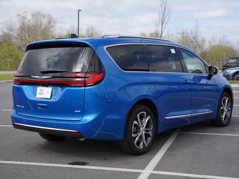 New 2026 Chrysler Pacifica Pinnacle image 7