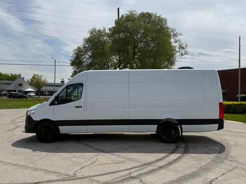 Used 2019 Mercedes-Benz Sprinter 170 w/ Driver Convenience Package image 6