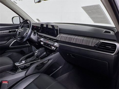 Used 2023 Kia Telluride EX w/ EX Captain's Chair Package image 42