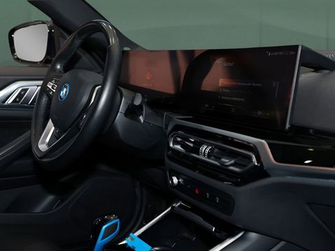 Used 2022 BMW i4 eDrive40 image 17