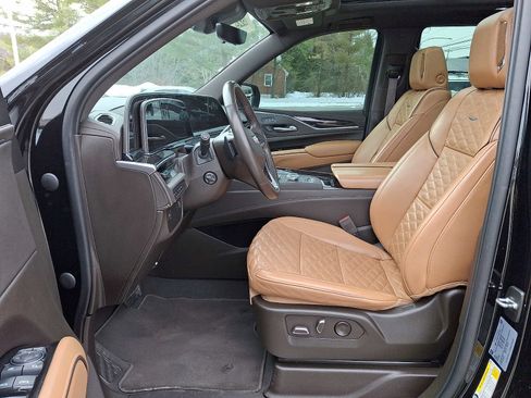 Certified 2023 Cadillac Escalade Premium Luxury image 17