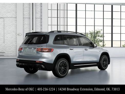 New 2026 Mercedes-Benz GLB 35 AMG 4MATIC image 21