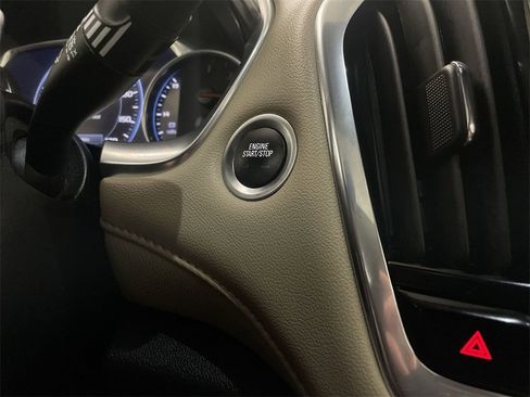 Used 2023 Chevrolet Traverse Premier image 11