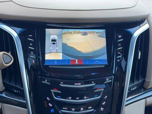 Used 2020 Cadillac Escalade ESV Platinum image 34