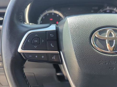 Used 2023 Toyota Highlander XLE FWD image 16