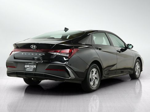 Used 2024 Hyundai Elantra SE FWD image 5