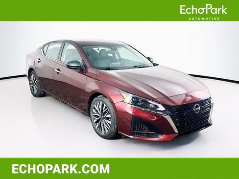 Used 2024 Nissan Altima 2.5 SV image 1