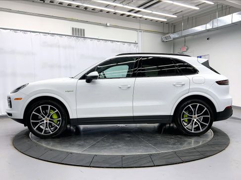 Used 2022 Porsche Cayenne E-Hybrid image 2