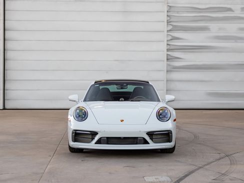 Used 2022 Porsche 911 Carrera S RWD image 3