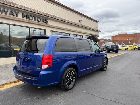 Used 2019 Dodge Grand Caravan GT image 3