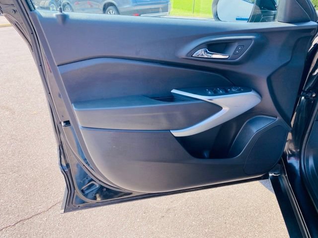 Used 2025 Chevrolet Trax RS FWD image 20