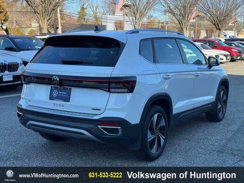 Certified 2025 Volkswagen Taos SE w/ Panoramic Sunroof Package image 8