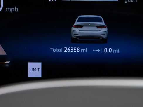 Used 2025 BMW 330i xDrive Sedan AWD/4WD image 23