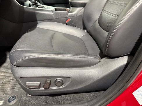 Used 2019 Toyota RAV4 Limited w/ Cold Weather Package AWD/4WD image 14