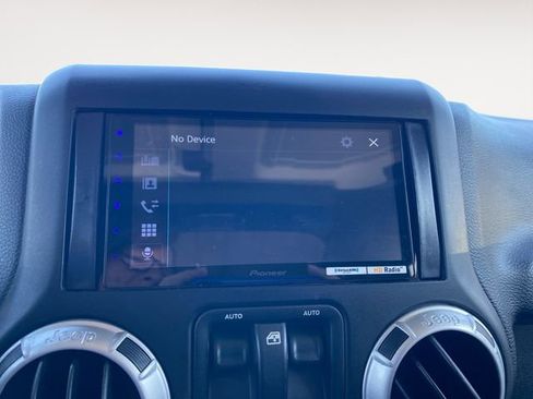 Used 2015 Jeep Wrangler Sahara w/ Connectivity Group AWD/4WD image 23