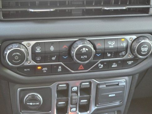 New 2025 Jeep Wrangler Unlimited Rubicon 392 image 28