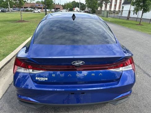 Used 2022 Hyundai Elantra SEL w/ Preferred Accessory Package FWD image 18
