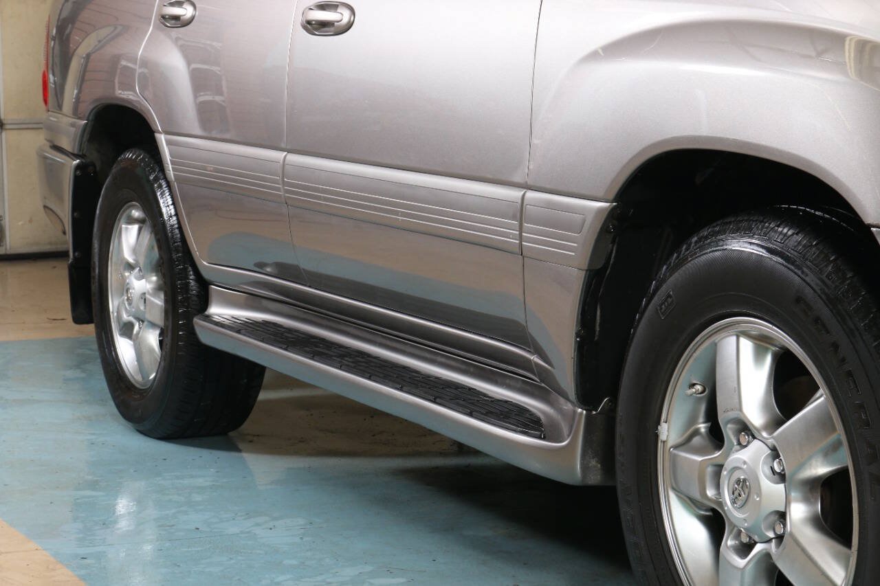Used 2004 Toyota Land Cruiser AWD/4WD image 8