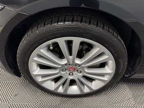 Used 2020 Jaguar XF Premium image 19