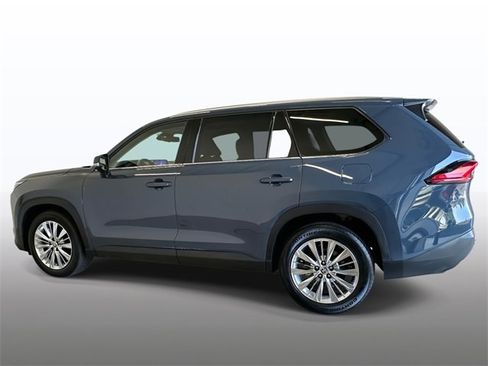 Used 2024 Toyota Grand Highlander AWD image 12