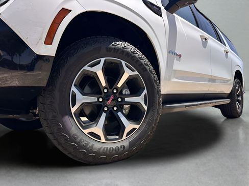 Used 2026 GMC Yukon XL AT4 AWD/4WD image 29