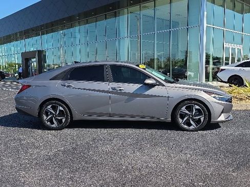 Certified 2023 Hyundai Elantra SEL w/ Convenience Package FWD image 19