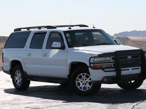 Used 2004 Chevrolet Suburban Z71 w/ Preferred Equipment Group image 1