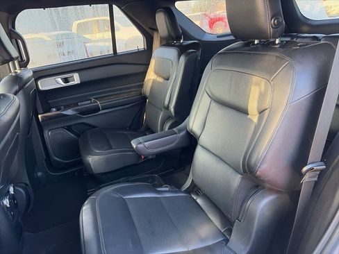Used 2020 Ford Explorer Limited image 12