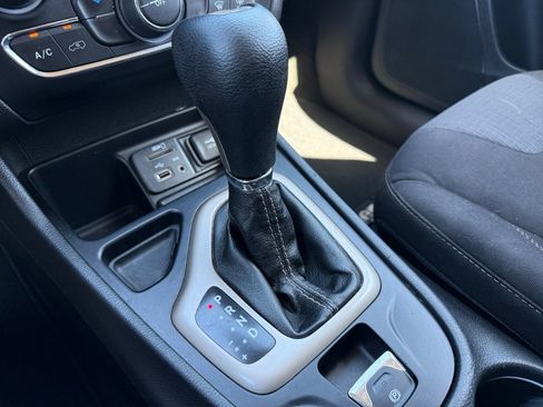 Used 2015 Jeep Cherokee Latitude FWD image 28
