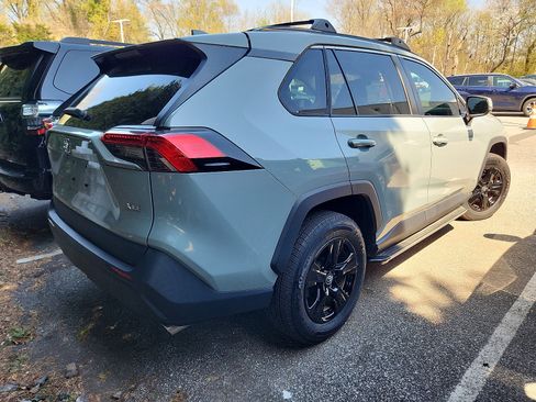 Used 2020 Toyota RAV4 XLE w/ Convenience Package image 3