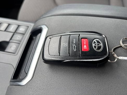 Used 2025 Toyota Highlander LE FWD image 20