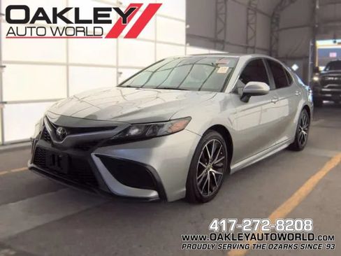 Used 2021 Toyota Camry SE FWD image 1