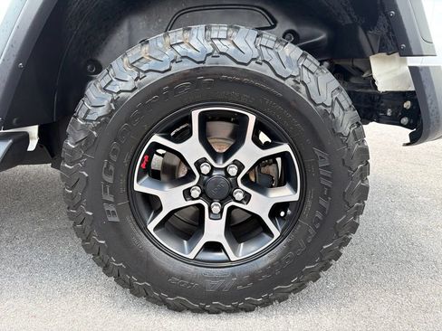 Used 2018 Jeep Wrangler Unlimited Rubicon w/ Cold Weather Group AWD/4WD image 12