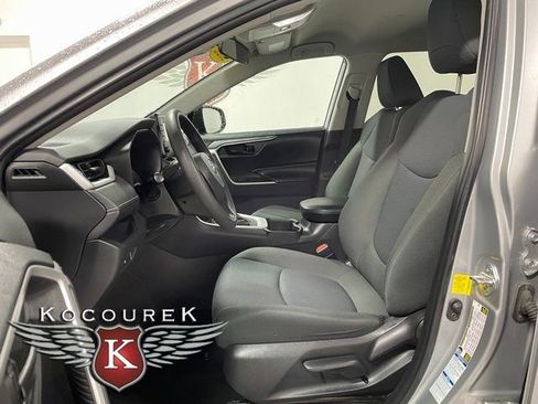 Used 2022 Toyota RAV4 LE AWD/4WD image 11
