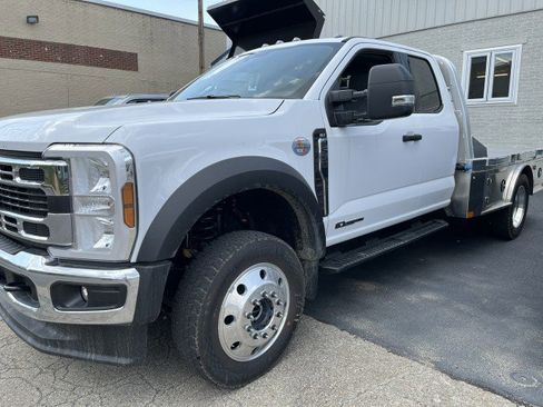 New 2025 Ford F550 4x4 SuperCab Super Duty w/ XLT Value Package image 8