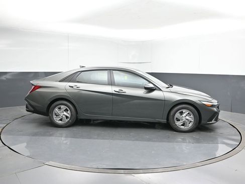 New 2026 Hyundai Elantra SE FWD image 6