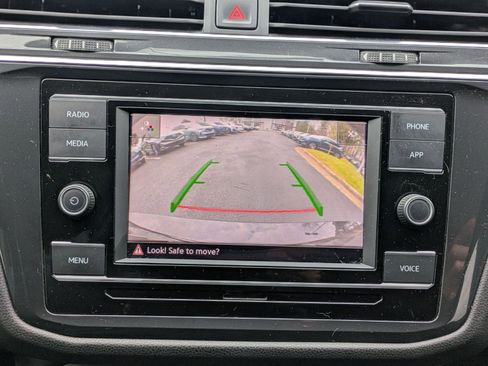 Used 2020 Volkswagen Tiguan S image 13