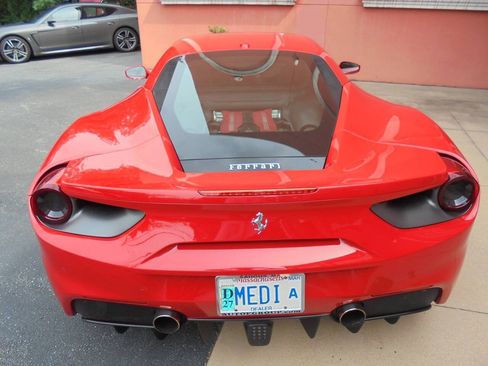 Used 2017 Ferrari 488 GTB RWD image 23