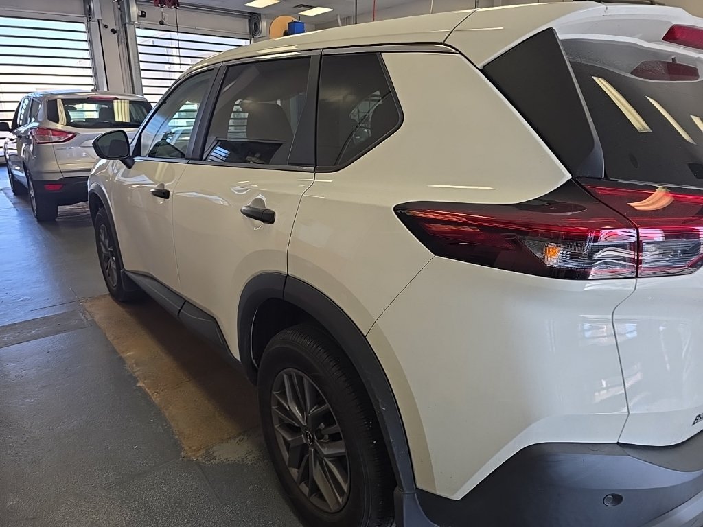 Used 2023 Nissan Rogue S AWD/4WD image 4