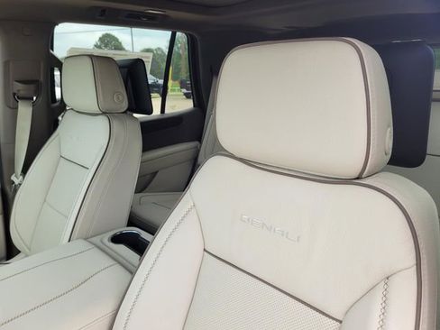New 2026 GMC Yukon Denali w/ Denali Reserve Package AWD/4WD image 21