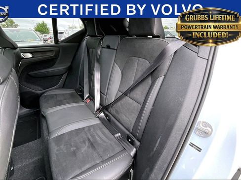 Used 2025 Volvo XC40 B5 Plus AWD/4WD image 32