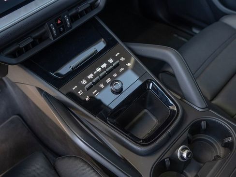 Certified 2025 Porsche Cayenne Coupe image 20