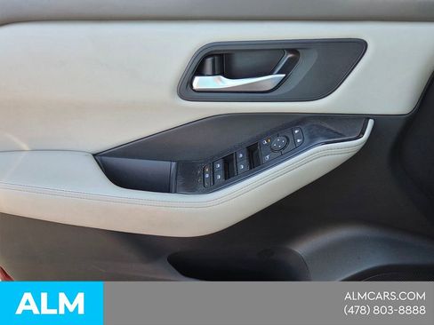 Used 2025 Nissan Rogue SV image 25