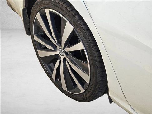 Used 2020 Nissan Altima 2.5 SR w/ Premium Package image 10