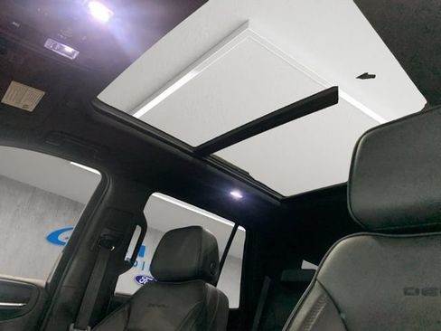 Used 2024 GMC Yukon Denali AWD/4WD image 12