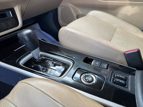 Used 2017 Mitsubishi Outlander SEL AWD/4WD image 12
