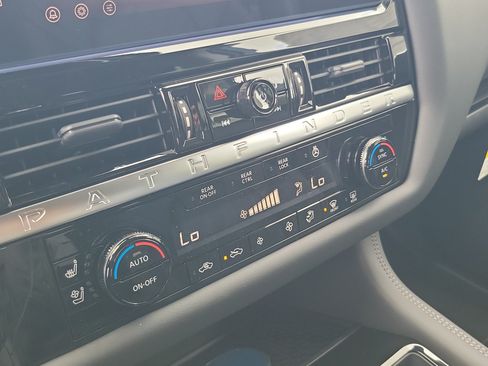 New 2026 Nissan Pathfinder Platinum FWD image 18