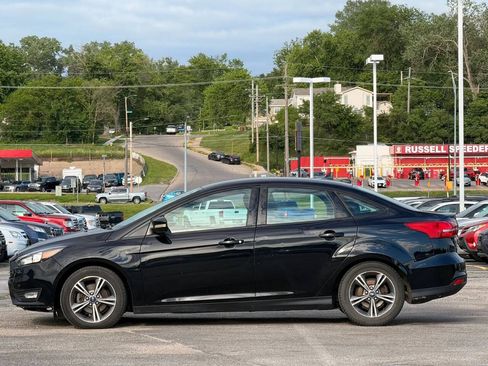 Used 2017 Ford Focus SE FWD image 5